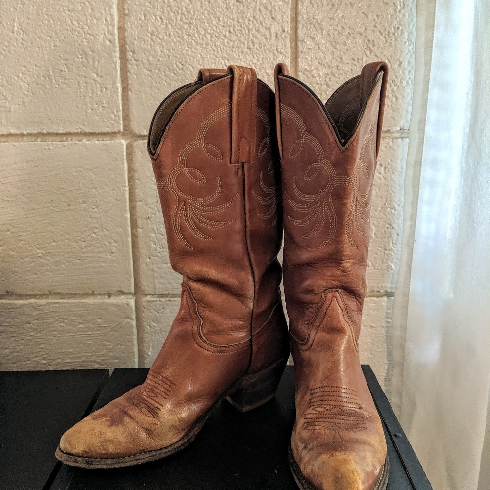 Worn in Frye boots 6 get the effortless worn look!